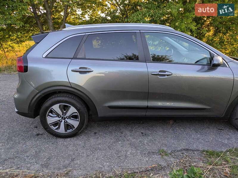 Позашляховик / Кросовер Kia Niro 2017 в Івано-Франківську