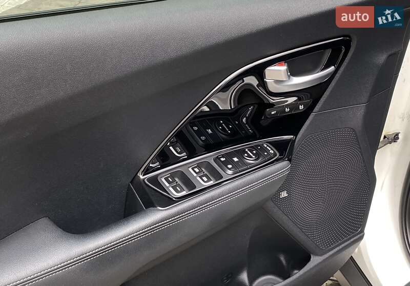 Позашляховик / Кросовер Kia Niro 2017 в Києві