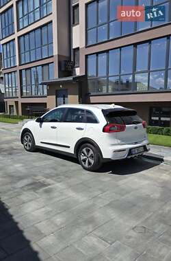 Внедорожник / Кроссовер Kia Niro 2017 в 