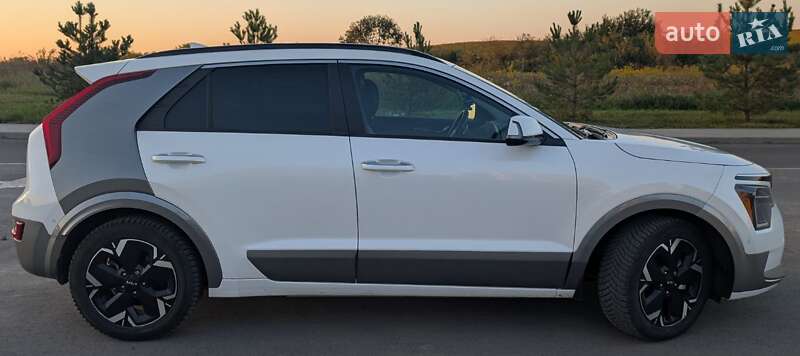 Внедорожник / Кроссовер Kia Niro 2023 в Ровно