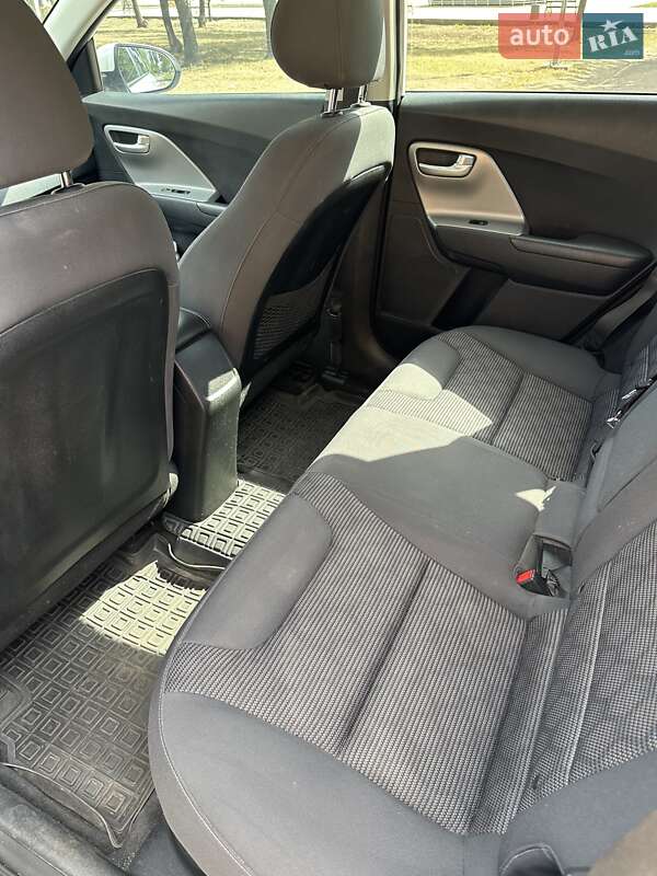Внедорожник / Кроссовер Kia Niro 2017 в Кривом Роге фото 13 Внедорожник / Кроссовер Kia Niro 2017 в Кривом Роге