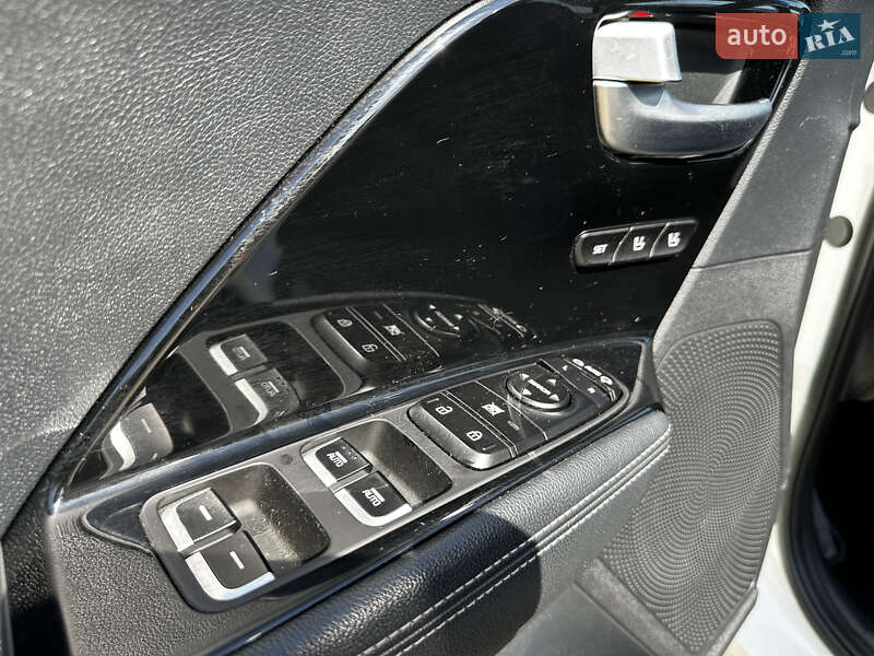 Позашляховик / Кросовер Kia Niro 2019 в Львові