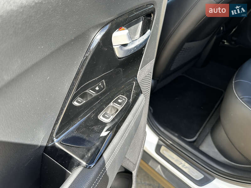 Позашляховик / Кросовер Kia Niro 2019 в Львові