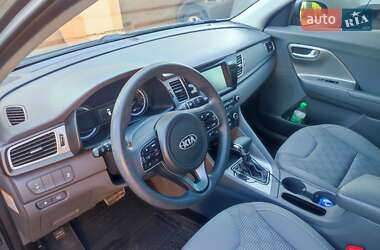 Внедорожник / Кроссовер Kia Niro 2017 в 
