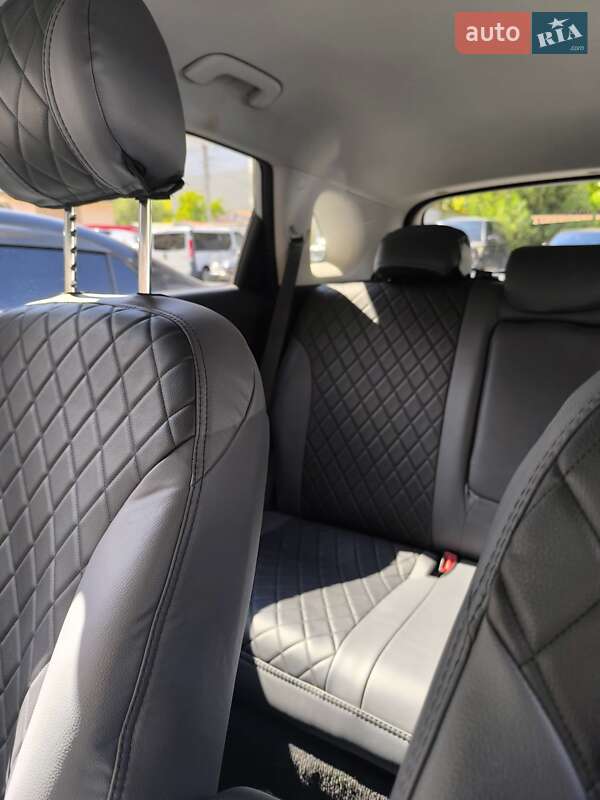 Внедорожник / Кроссовер Kia Niro 2017 в Одессе фото 4 Внедорожник / Кроссовер Kia Niro 2017 в Одессе