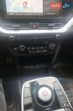 Позашляховик / Кросовер Kia Niro 2020 в 