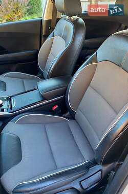 Внедорожник / Кроссовер Kia Niro 2019 в 