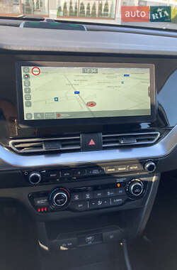 Позашляховик / Кросовер Kia Niro 2021 в 