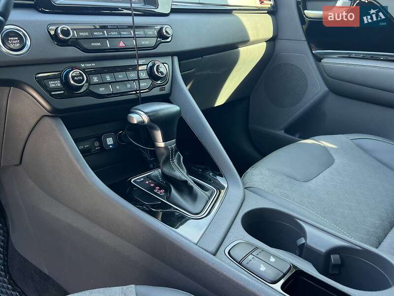 Позашляховик / Кросовер Kia Niro 2017 в Одесі фото 17 Позашляховик / Кросовер Kia Niro 2017 в Одесі