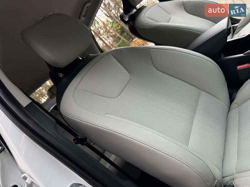 Внедорожник / Кроссовер Kia Niro 2023 в Дрогобыче