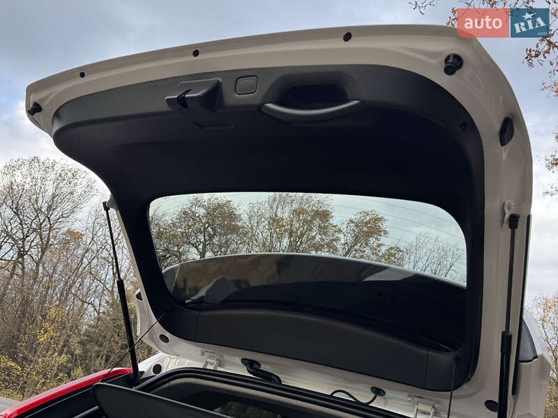 Внедорожник / Кроссовер Kia Niro 2023 в Дрогобыче