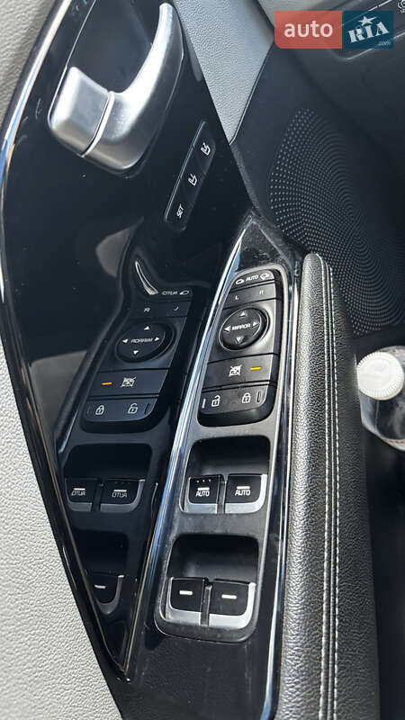 Внедорожник / Кроссовер Kia Niro 2017 в Полтаве