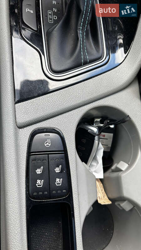 Внедорожник / Кроссовер Kia Niro 2017 в Полтаве