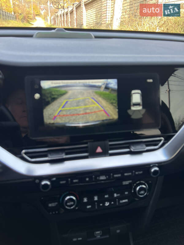 Позашляховик / Кросовер Kia Niro 2020 в Чернівцях