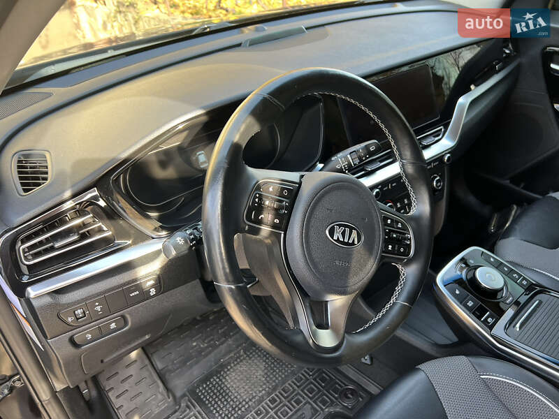 Позашляховик / Кросовер Kia Niro 2020 в Чернівцях