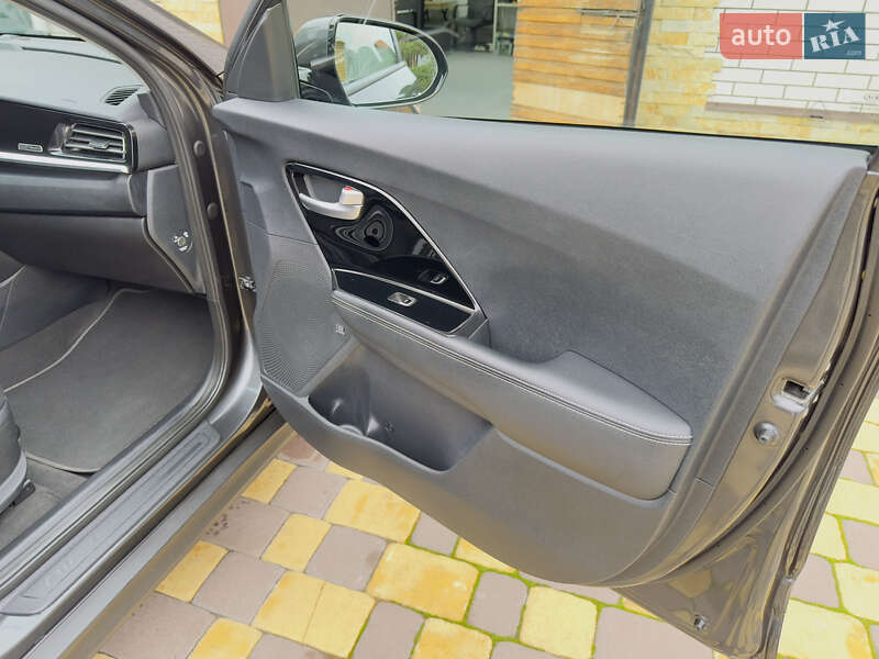 Внедорожник / Кроссовер Kia Niro 2021 в Казатине