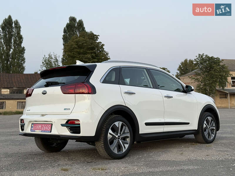 Внедорожник / Кроссовер Kia Niro 2020 в Новой Ушице