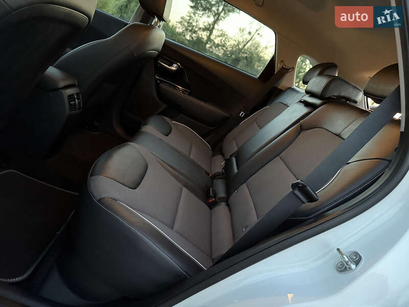 Внедорожник / Кроссовер Kia Niro 2020 в Новой Ушице