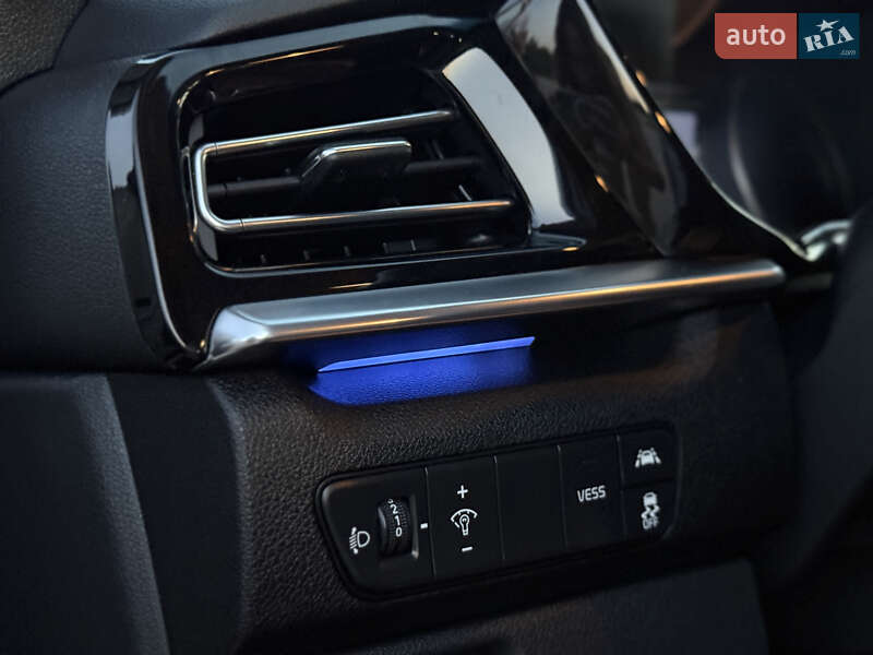 Внедорожник / Кроссовер Kia Niro 2020 в Новой Ушице