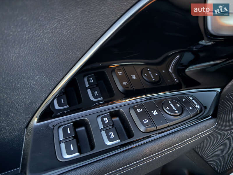 Внедорожник / Кроссовер Kia Niro 2020 в Новой Ушице