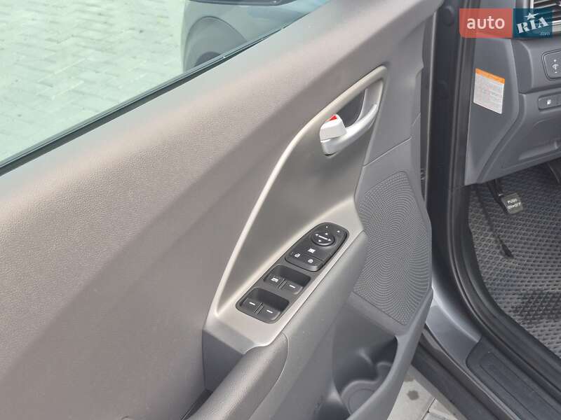 Внедорожник / Кроссовер Kia Niro 2017 в Кропивницком фото 16 Внедорожник / Кроссовер Kia Niro 2017 в Кропивницком