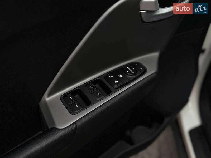 Внедорожник / Кроссовер Kia Niro 2019 в Львове фото 11 Внедорожник / Кроссовер Kia Niro 2019 в Львове