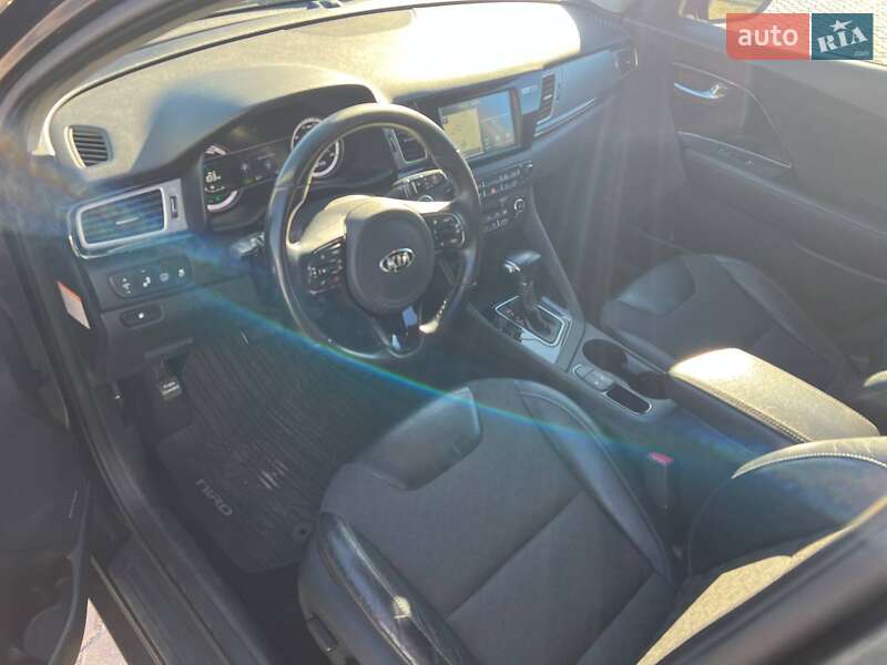 Внедорожник / Кроссовер Kia Niro 2017 в Кременчуге