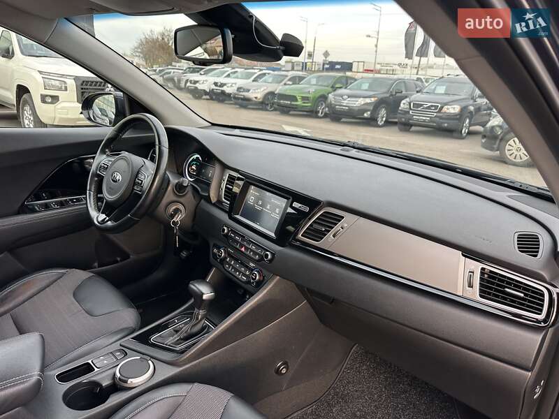 Внедорожник / Кроссовер Kia Niro 2017 в Киеве