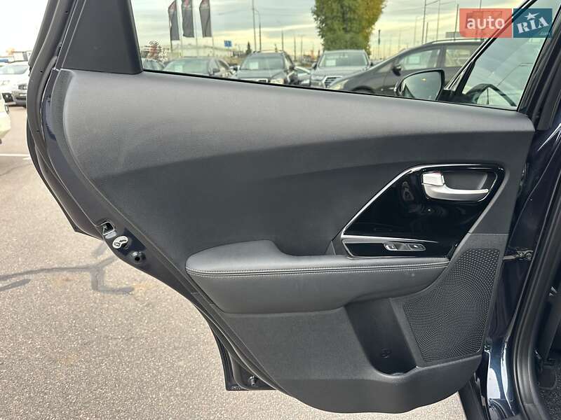 Внедорожник / Кроссовер Kia Niro 2017 в Киеве