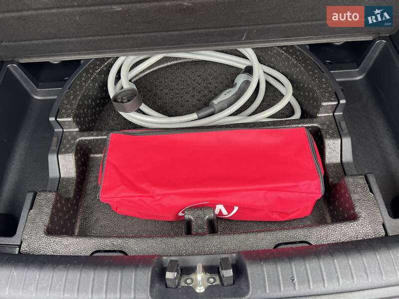 Внедорожник / Кроссовер Kia Niro 2020 в Луцке фото 28 Внедорожник / Кроссовер Kia Niro 2020 в Луцке