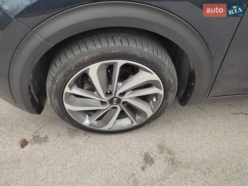 Позашляховик / Кросовер Kia Niro 2017 в Звягелі