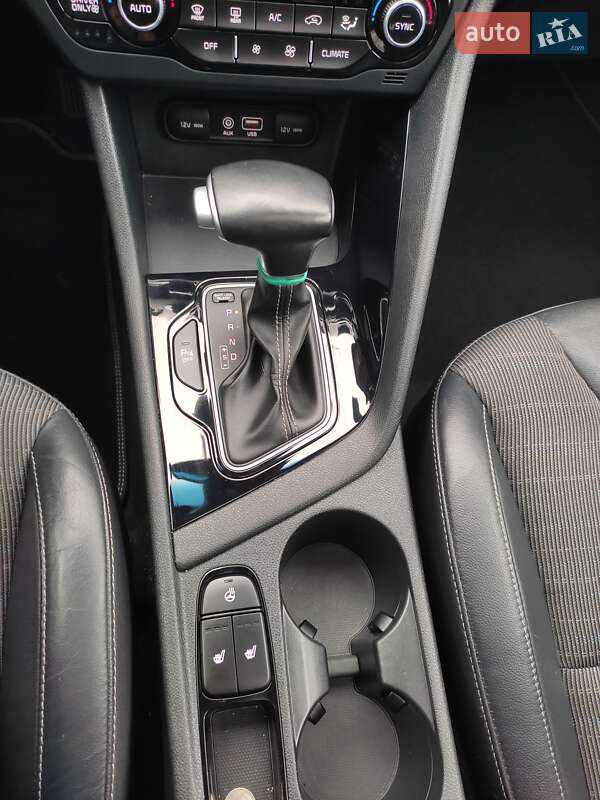 Позашляховик / Кросовер Kia Niro 2017 в Звягелі