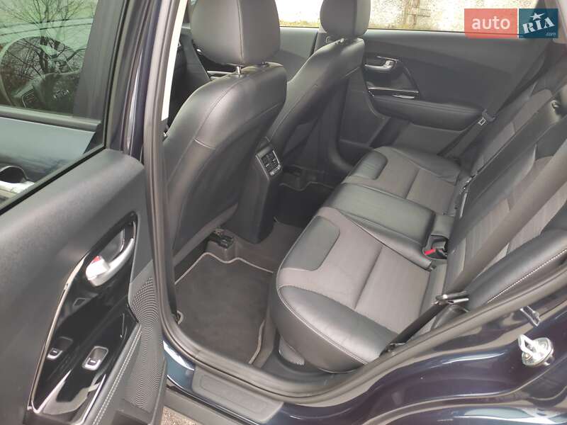 Позашляховик / Кросовер Kia Niro 2017 в Звягелі