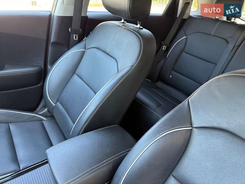 Внедорожник / Кроссовер Kia Niro 2020 в Краснограде