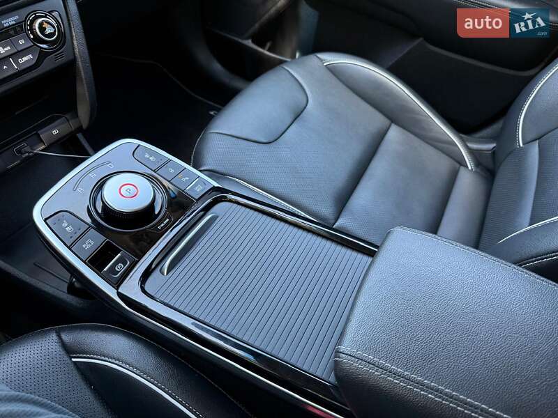 Внедорожник / Кроссовер Kia Niro 2020 в Краснограде