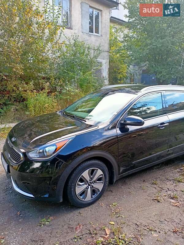 Внедорожник / Кроссовер Kia Niro 2017 в Львове фото 7 Внедорожник / Кроссовер Kia Niro 2017 в Львове