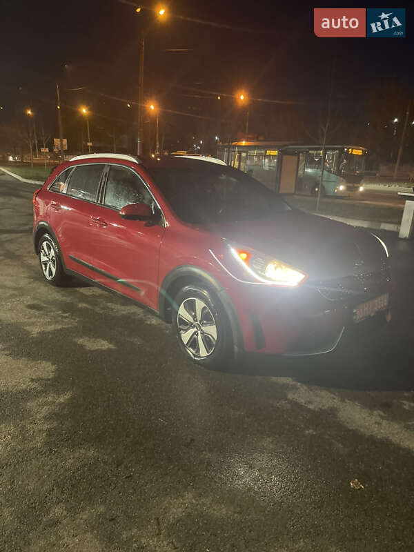 Внедорожник / Кроссовер Kia Niro 2017 в Чернигове