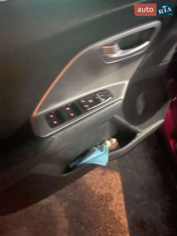 Внедорожник / Кроссовер Kia Niro 2017 в Чернигове