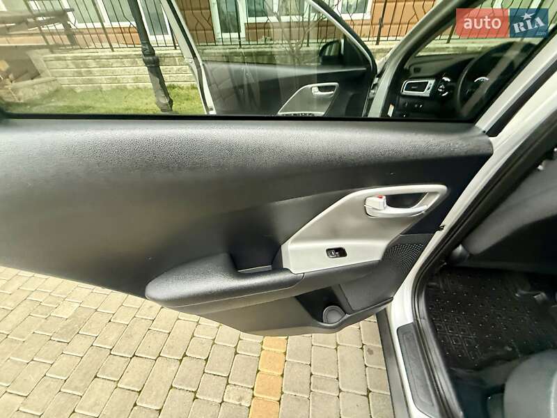 Внедорожник / Кроссовер Kia Niro 2017 в Одессе