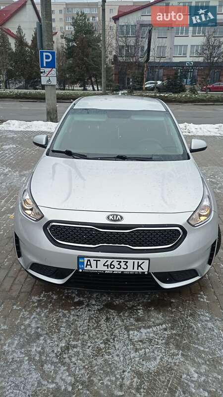 Позашляховик / Кросовер Kia Niro 2017 в Івано-Франківську