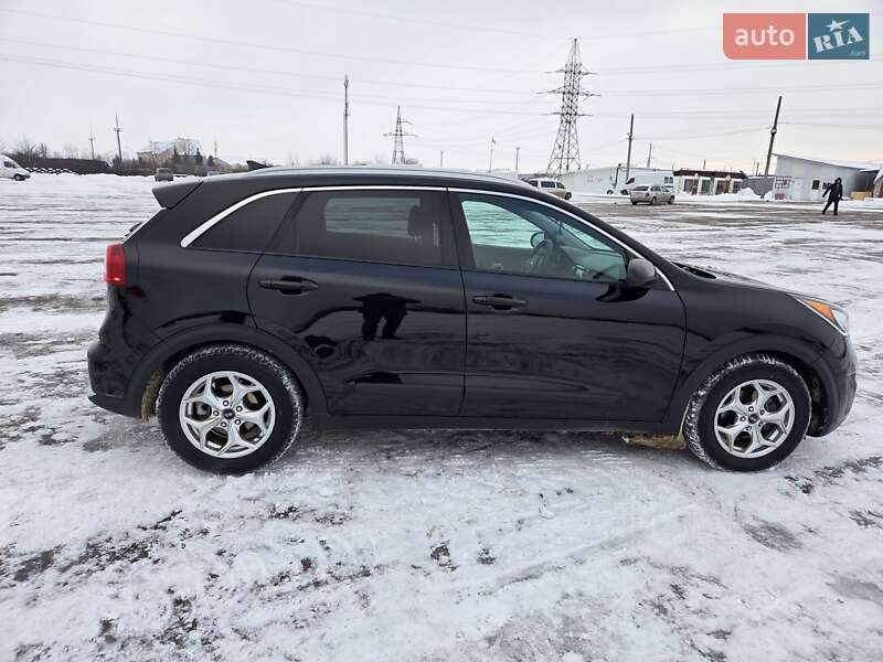 Внедорожник / Кроссовер Kia Niro 2017 в Ужгороде