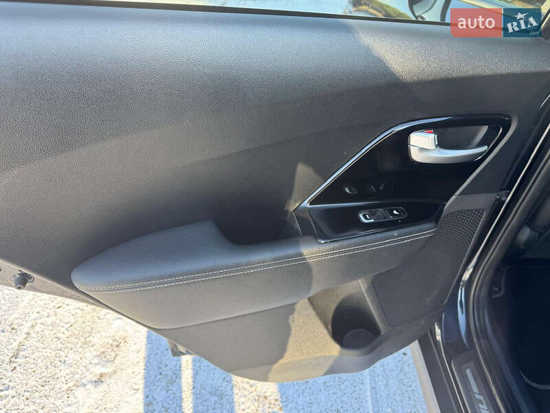 Позашляховик / Кросовер Kia Niro 2019 в Виноградові