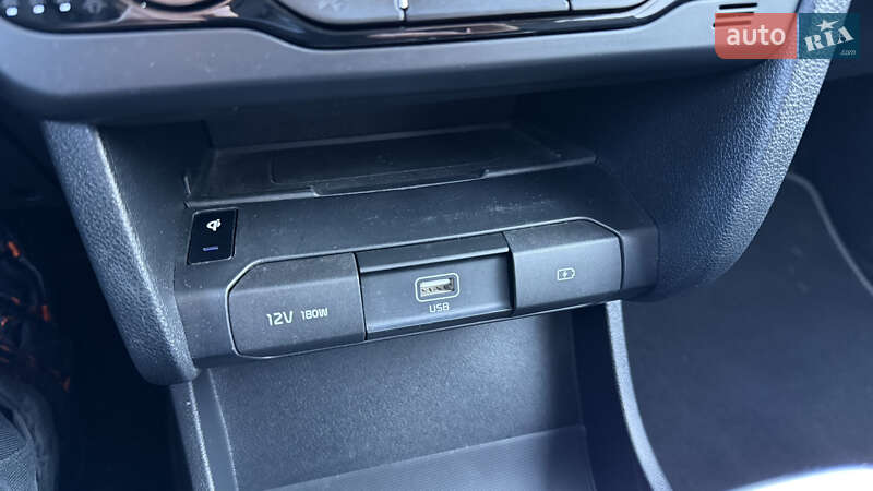 Внедорожник / Кроссовер Kia Niro 2019 в Киеве