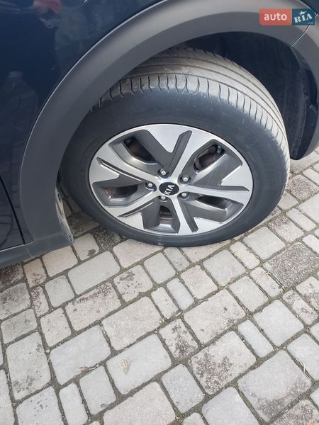 Внедорожник / Кроссовер Kia Niro 2020 в Снятине