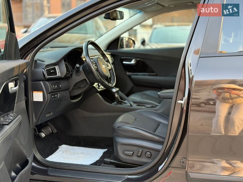 Внедорожник / Кроссовер Kia Niro 2017 в Львове