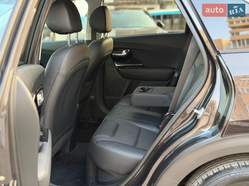 Внедорожник / Кроссовер Kia Niro 2017 в Львове