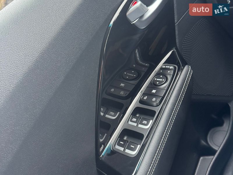 Позашляховик / Кросовер Kia Niro 2021 в Чернівцях