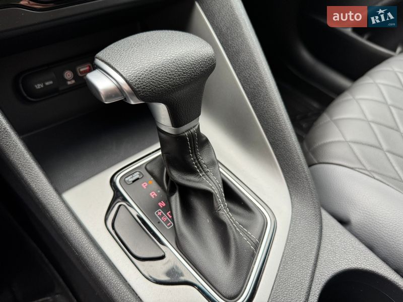 Позашляховик / Кросовер Kia Niro 2017 в Одесі