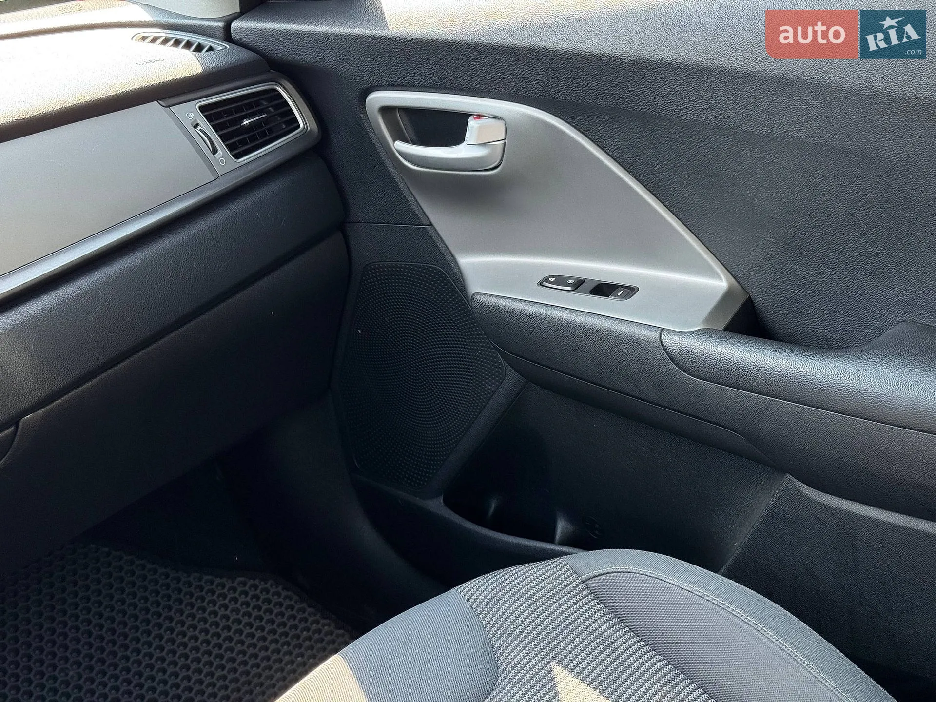 2017 Kia Niro - мініатюра 60