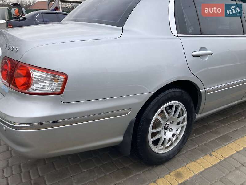 Седан Kia Opirus 2005 в Кропивницькому